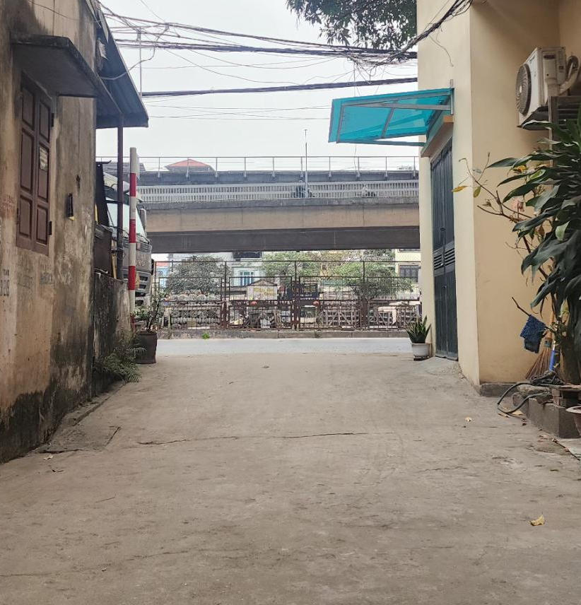 BÁN ĐẤT TẶNG NHÀ 2 TẦNG – ĐÔNG NGẠC -2 THOÁNG – GẦN PHỐ, NHIỀU TIỆN ÍCH.
